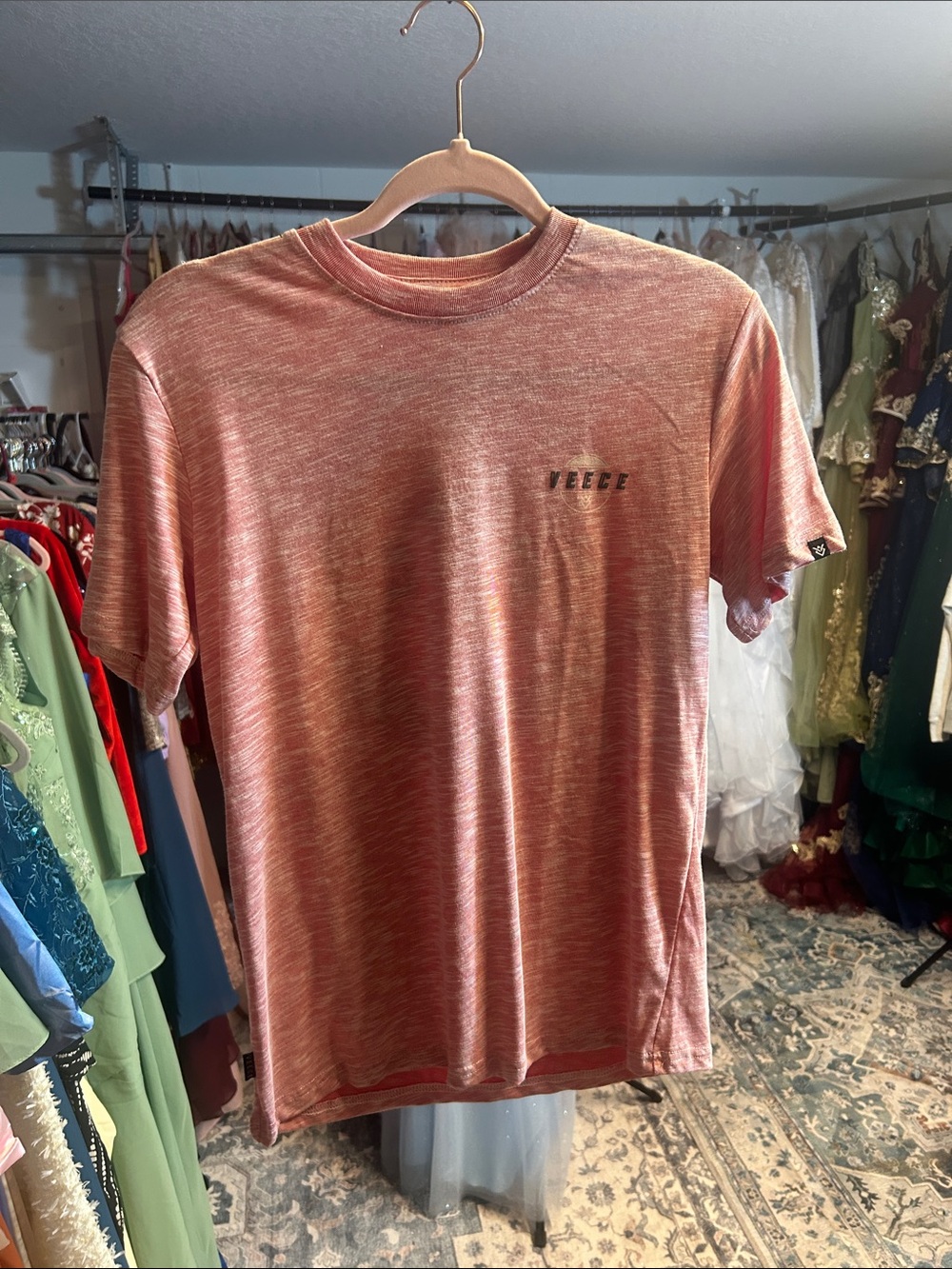 Veece Men's Short-Sleeve Crew Tee in Heathered Coral Red